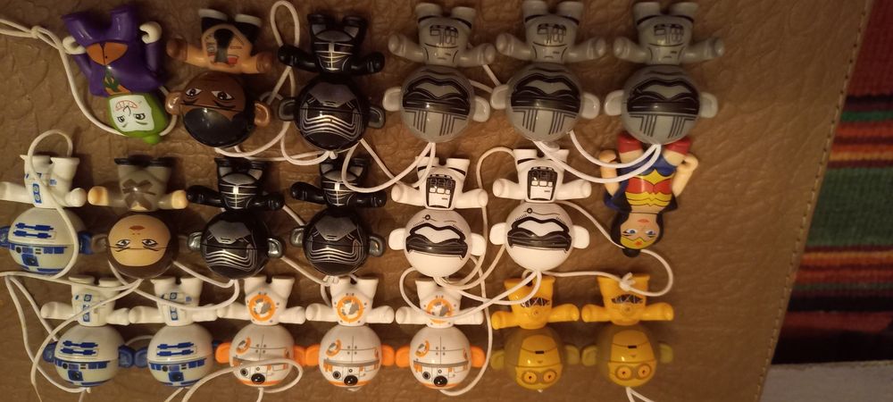 продаю киндеры роботов