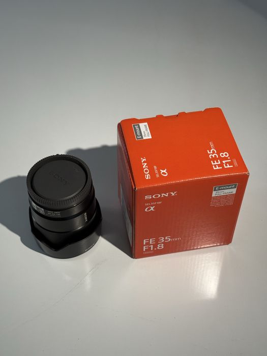 Sony FE 35mm f/1.8 за Sony E-mount (Full Frame).