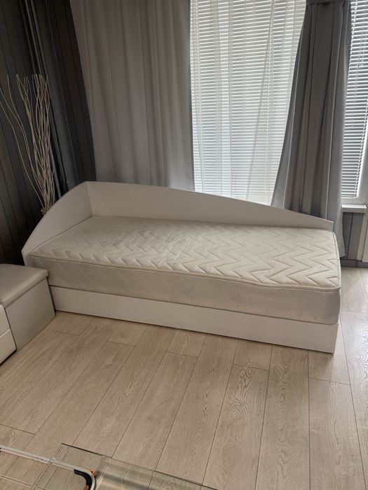 Единично легло с матрак 110€