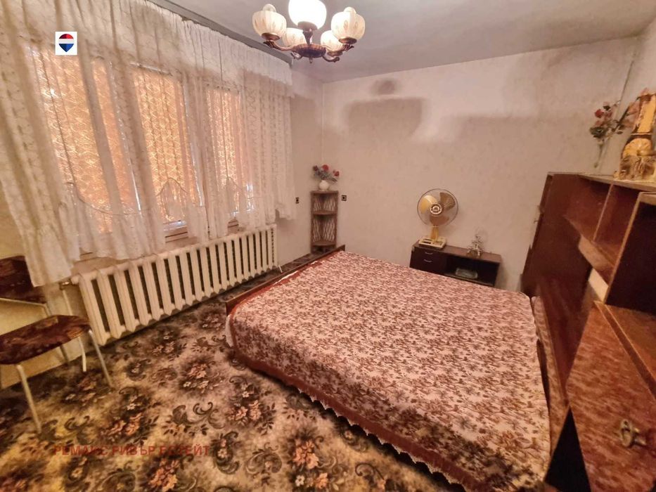 Две къщи в един двор за продажба с. Красен, обл. Русе