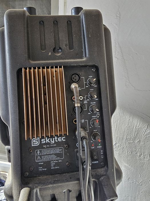Vând boxe skytec