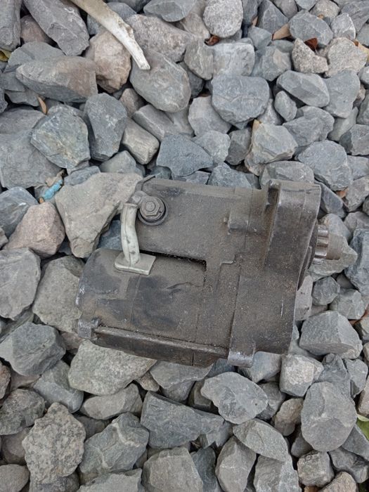 Продам стартер от таиета превия