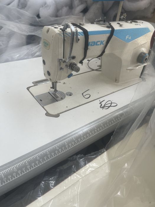 Срочно продам швейную машинку