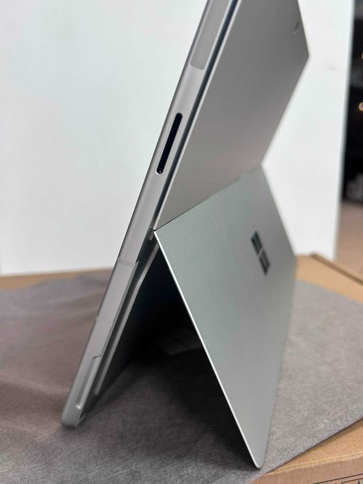 Microsoft Surface Pro 9 5G 512GB SSD 8GB RAM Ca Nou Garantie