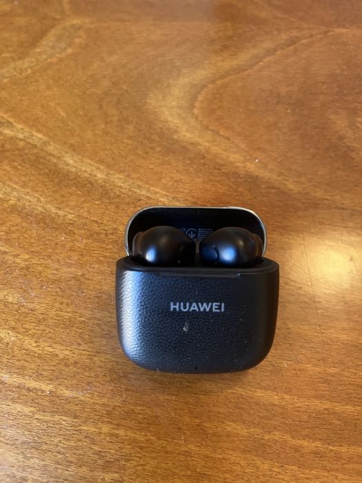 Бежични оригинални HUAWEY слушалки чисто нови ползвани няколко пъти