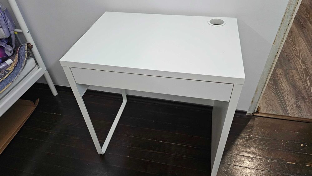 Детско бюро MICKE (Икеа)