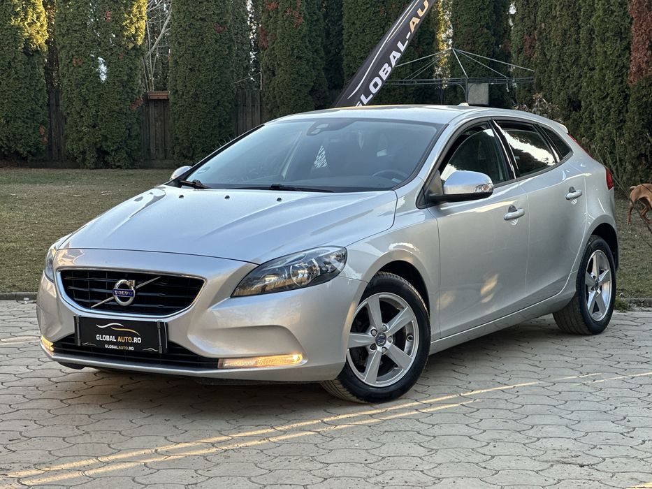 volvo v40
