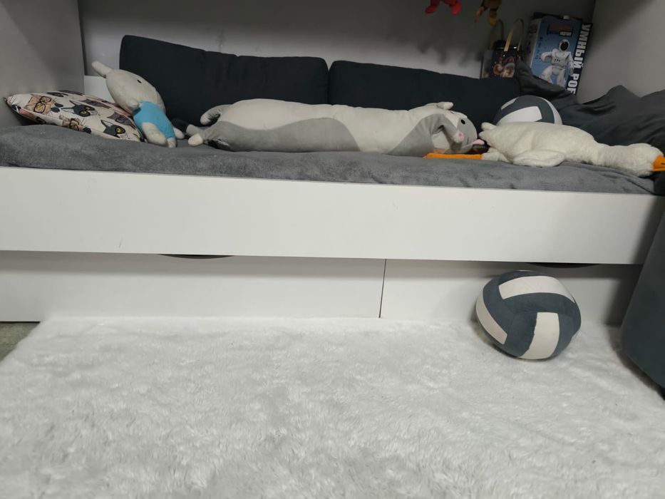 Продам кровать двух яростную