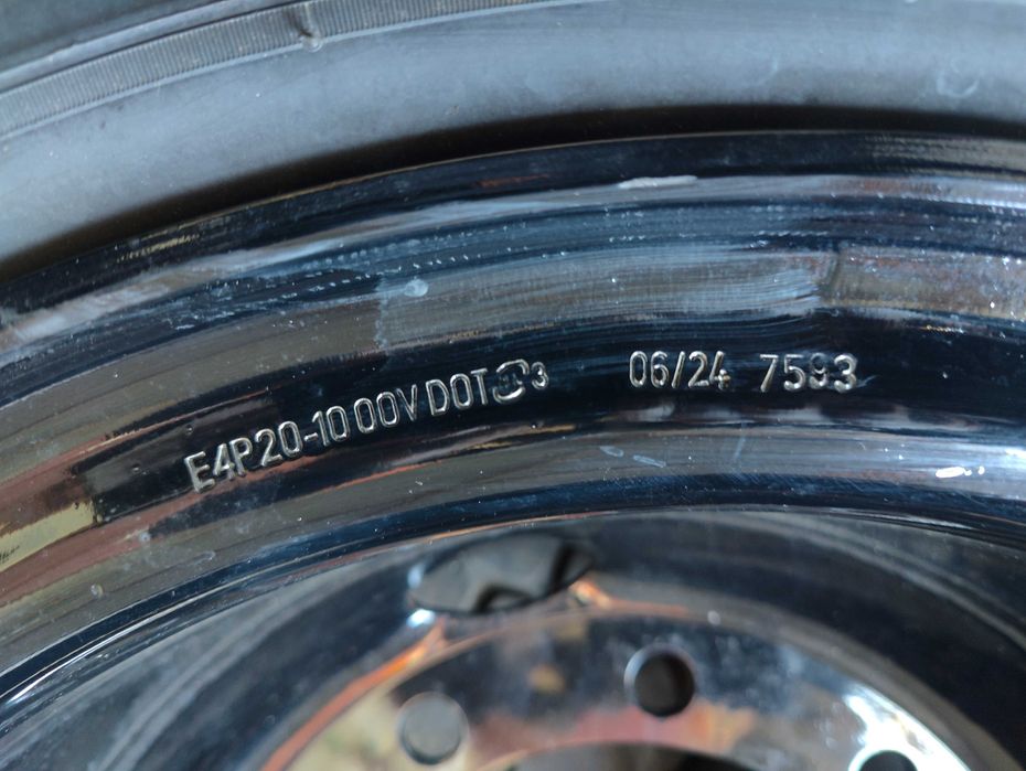 1 Нова джанта 10.00V-20 с гума 365/85R20 Michelin X Force ZL 164K DOT2524 M+S POR RADIAL TL TT