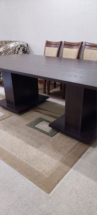 Продаётся добротный стол