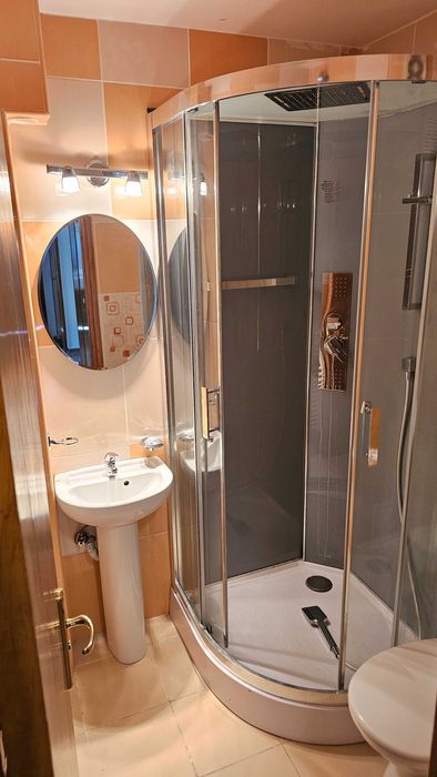 Dau in chirie Apartament cu 4 camere, 2 bai, str. Pasteur, foarte aproape de UMF