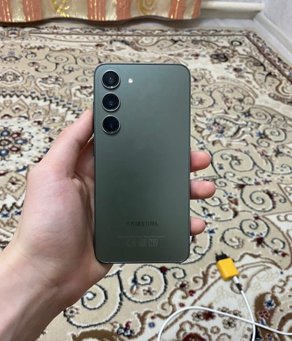 Самсунг с 23 с не значительными царапками по бокам