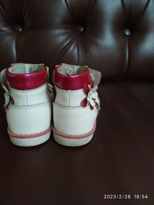 Продам обувь на девочку