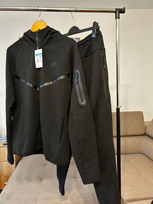 Compleu Nike Tech Black (marimi: S, M, L, XL, XXL)