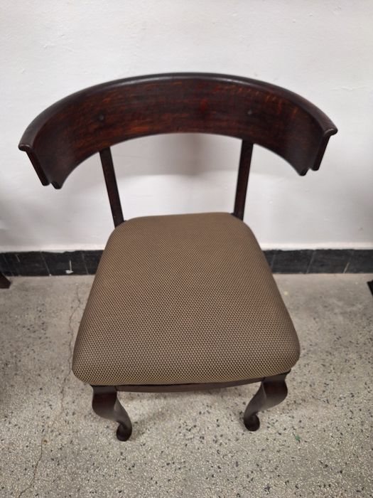 Винтидж стол с извит гръб