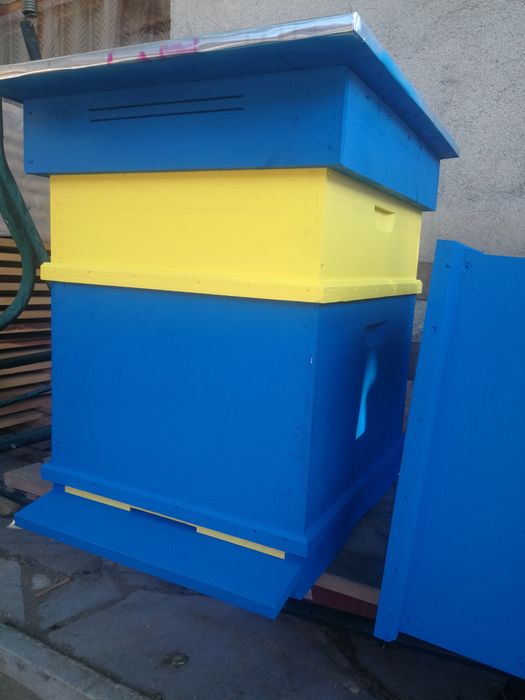 Пчелни кошери и рамки от чамов материал