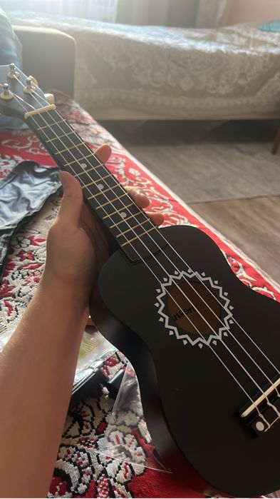 Продам укелеле, полный комлект.