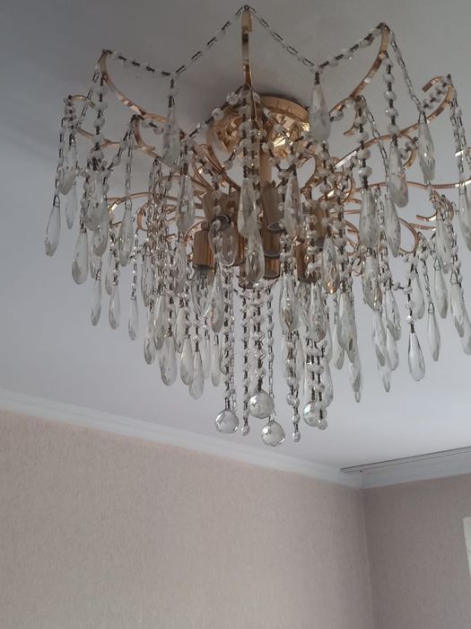 Продается люстра в отличном состояний