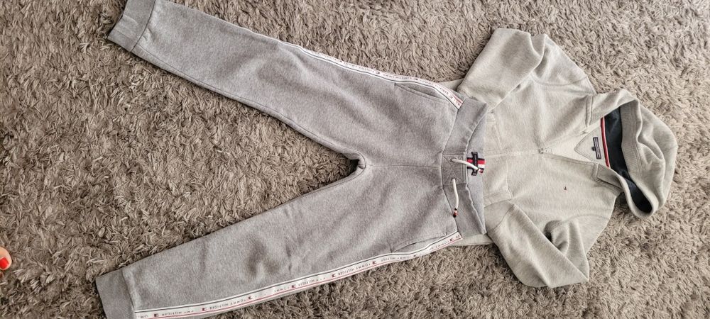 Vand seturi trening originale Hugo  Boss ,Tommy Hilfiger mar 7-8 ani
