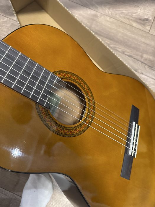 Гитара YAMAHA акустическая
