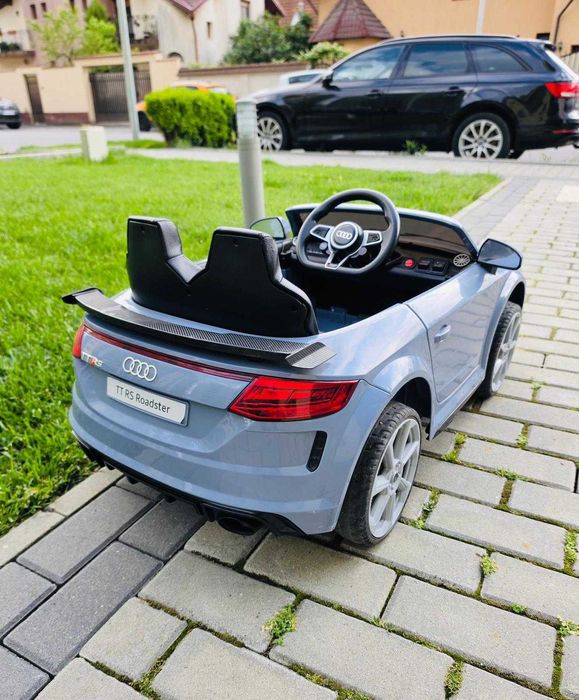 Mașinuță electrică pentru copii Audi TT RS Roadster