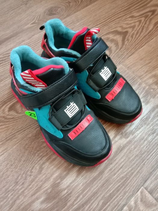 Утеплённые кроссовки 35 размер