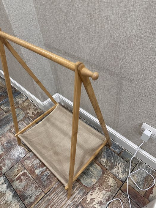 Детская деревянная вешалка