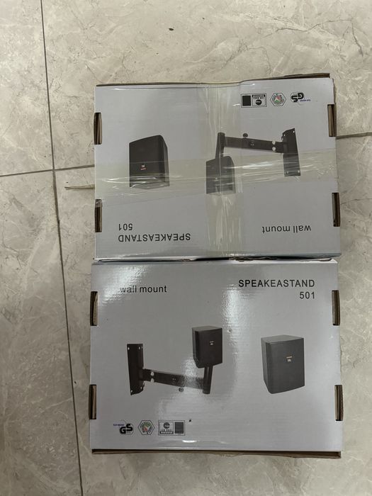 Продается в комплекте музыкальный аппаратура, только в комплекте