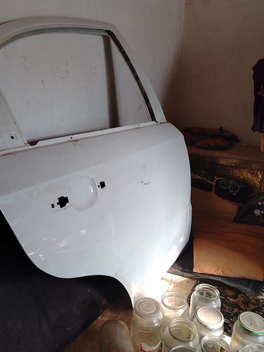 Nexia 3 chap orqa eshik radnoy