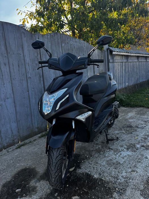 Vând scuter 49 4T fabricație 2022 500 euro