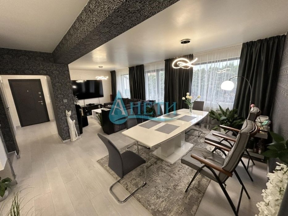 Стилно обзаведена къщи 200м2 с двор 521м2 в гр.Костинброд