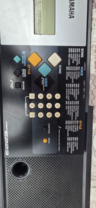 Vand Orga YAMAHA PSR-E22