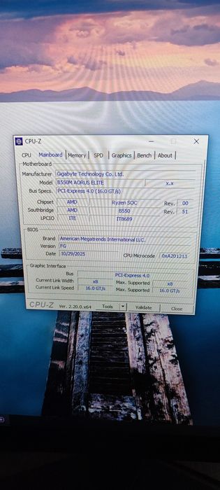 Компютър геймърски  ryzen 5600x ,rx 6600xt ,16 рам 3200mhz, захр.600+bronze