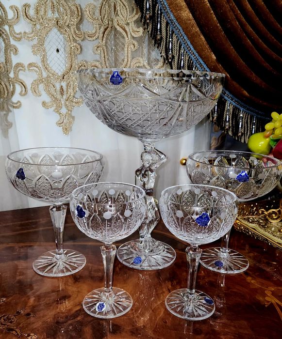 Хрустальные вазочки "Вишенка" на высоких  фигурных ножках.