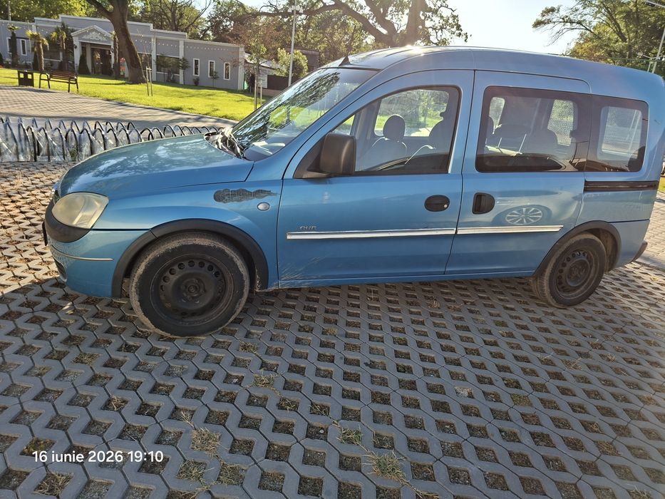 Vând Opel Combo c an 2002
