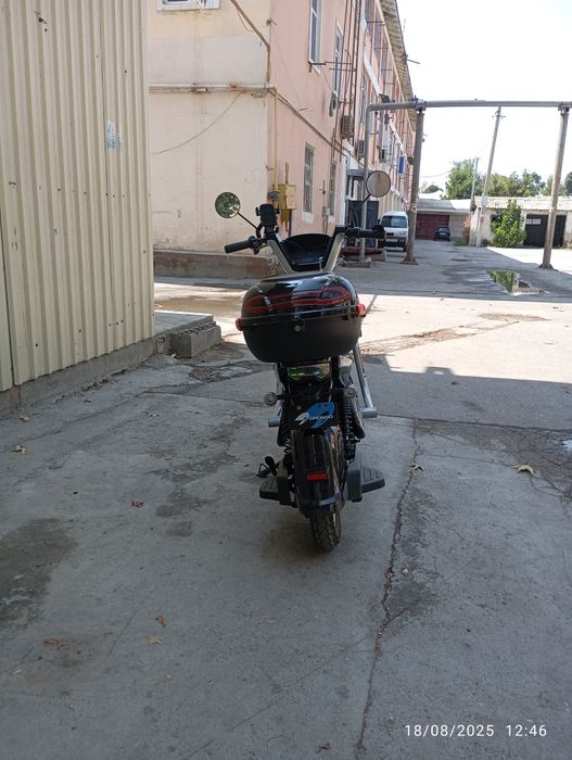 Skuter srochniy satiladi