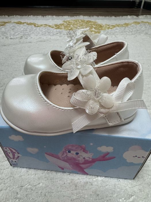 Продам туфли на годик  размер 18