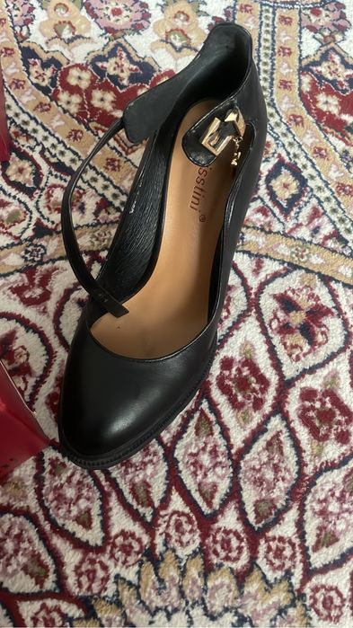 Продам сапожки , туфли.