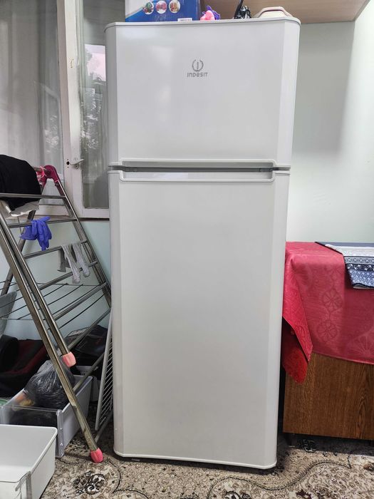 Холодильник Indesit