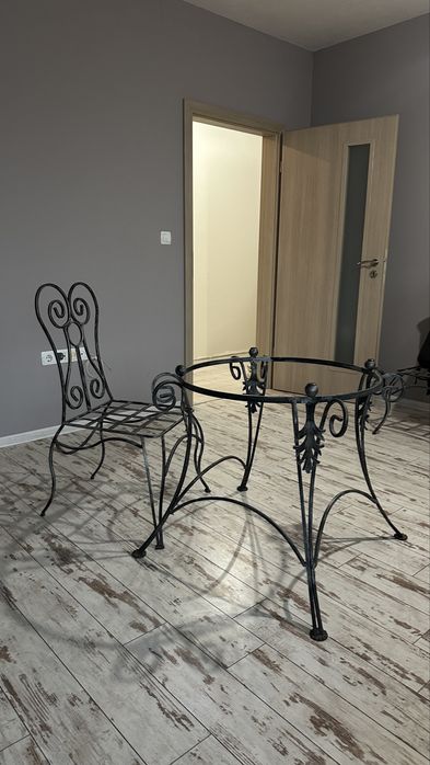 Маса с три стола от ковано желязо