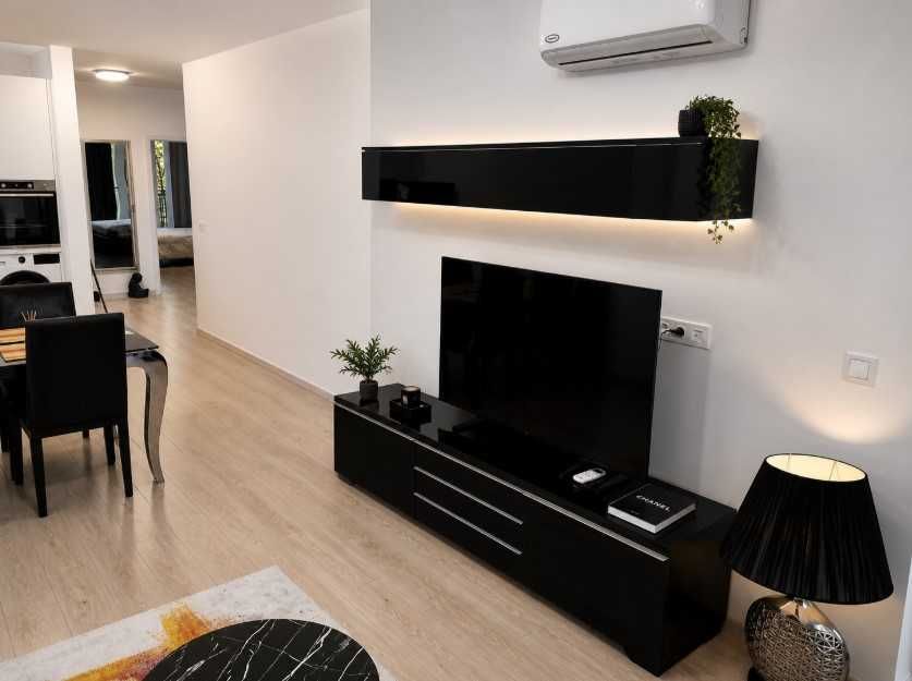 Дава се под наем Тристаен апартамент в София, Център - 96 кв.м за 946.56 € - Снимка #1