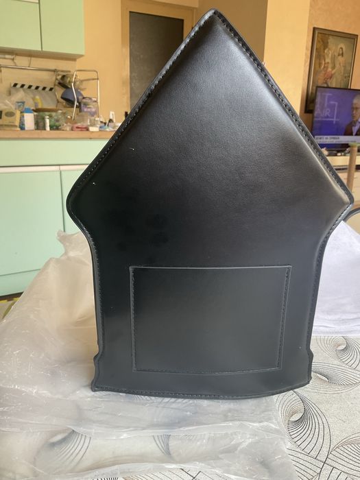 Супер интересна ,нова,кожена ,дамска чанта.