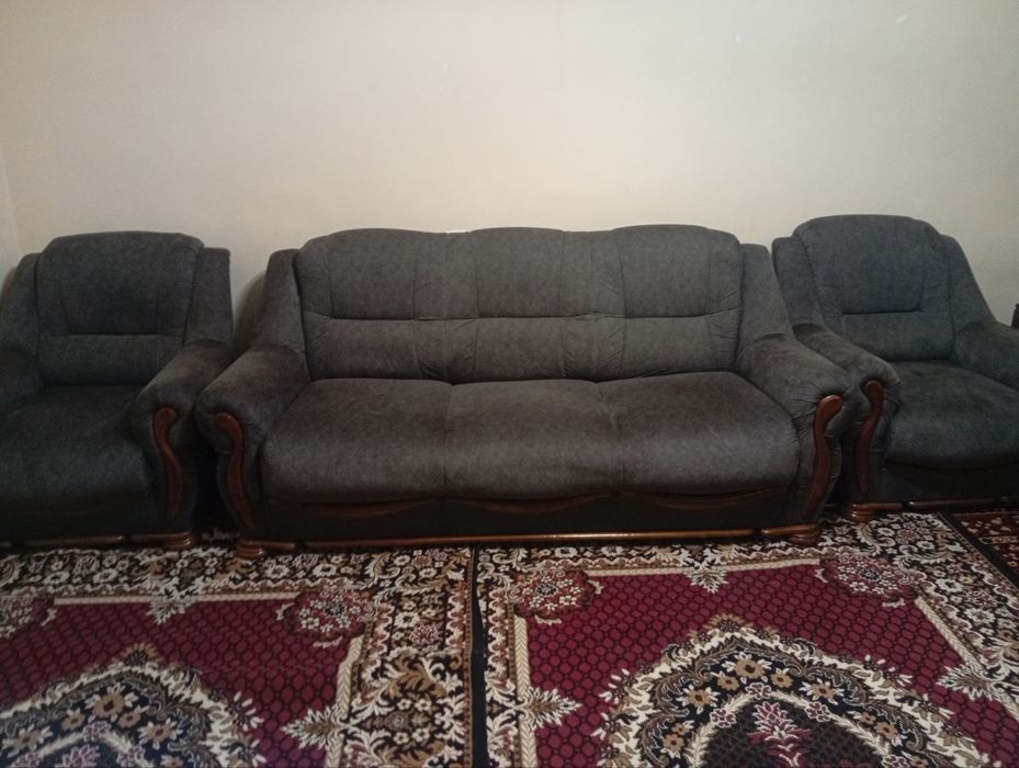 Срочно диван кресло сотилади