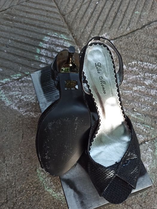 Обувки на нисък ток