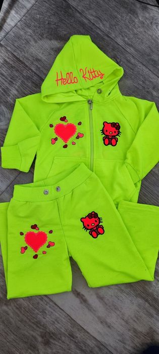 Спортивные костюм для девочек