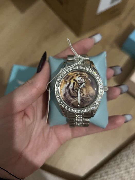 Ceas de femeie nou cu eticheta