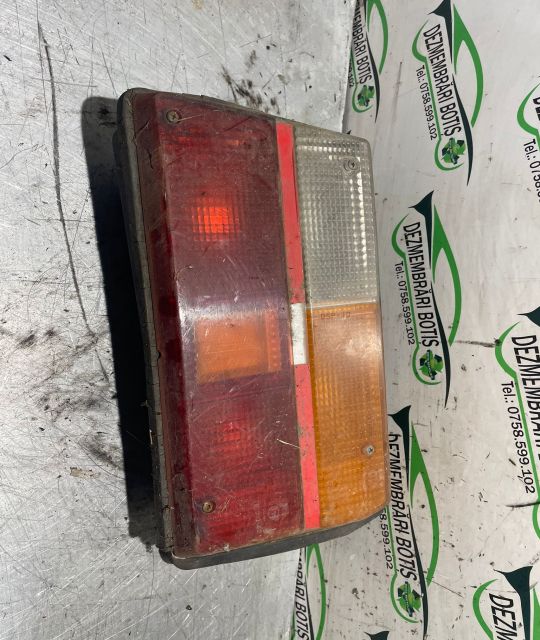 Lampa / Tripla stop stanga pe aripa Dacia 1310 a 3-a generatie