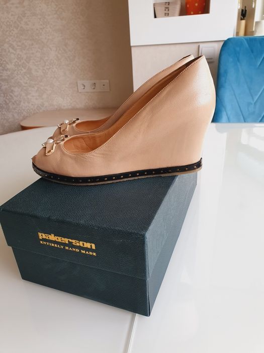 Продам женские туфли