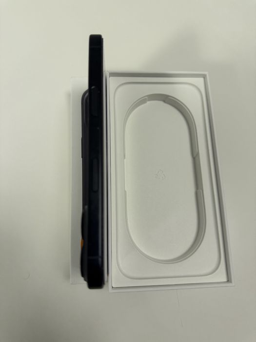 Iphone 16 , stare ca nou , negru mat