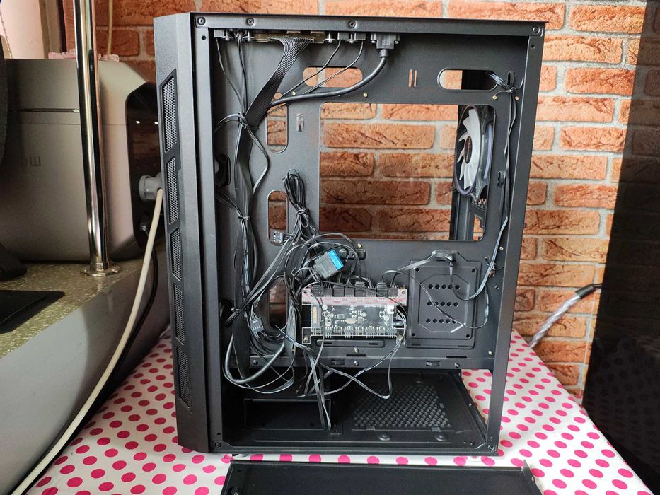 Carcasa PC Pro Gaming Triple X Black ARGB.